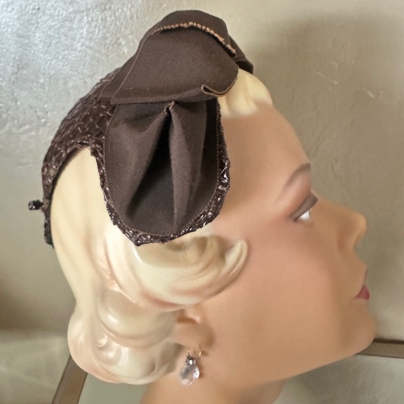 BEAUTIFUL 1950\'s BROWN STRAW HAT WITH GROSGRAIN BOWS & HAT PIN main image 4